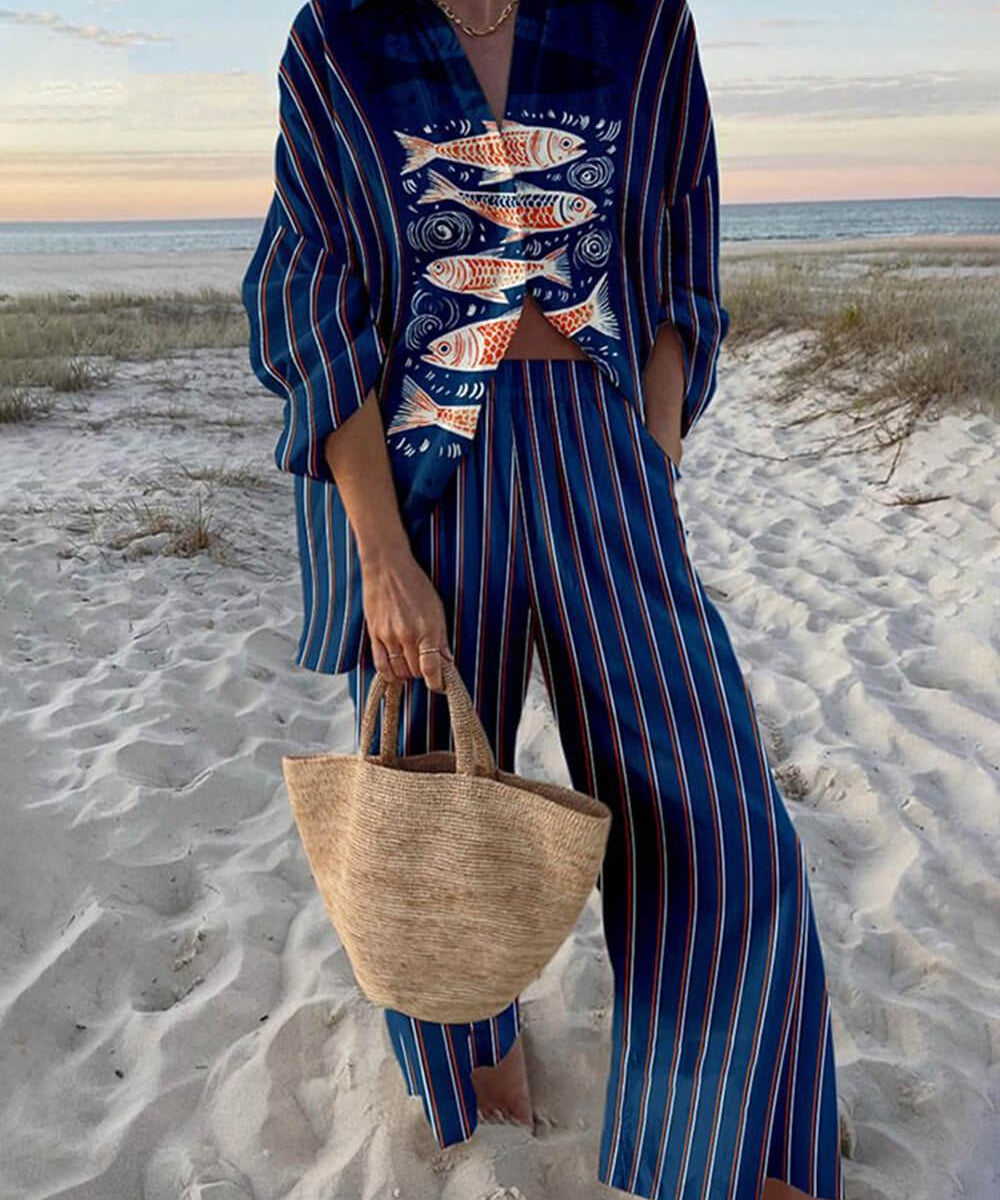 Mae | Camisa Oversized com Estampa Oceânica em Estilo Insular e Conjunto de Calças com Cintura Elástica e Bolsos