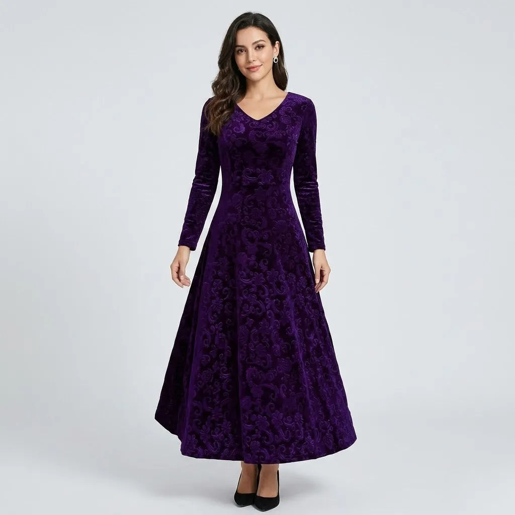 Vestido comprido em veludo com relevo floral | Corte evasé | Elegância para ocasiões especiais