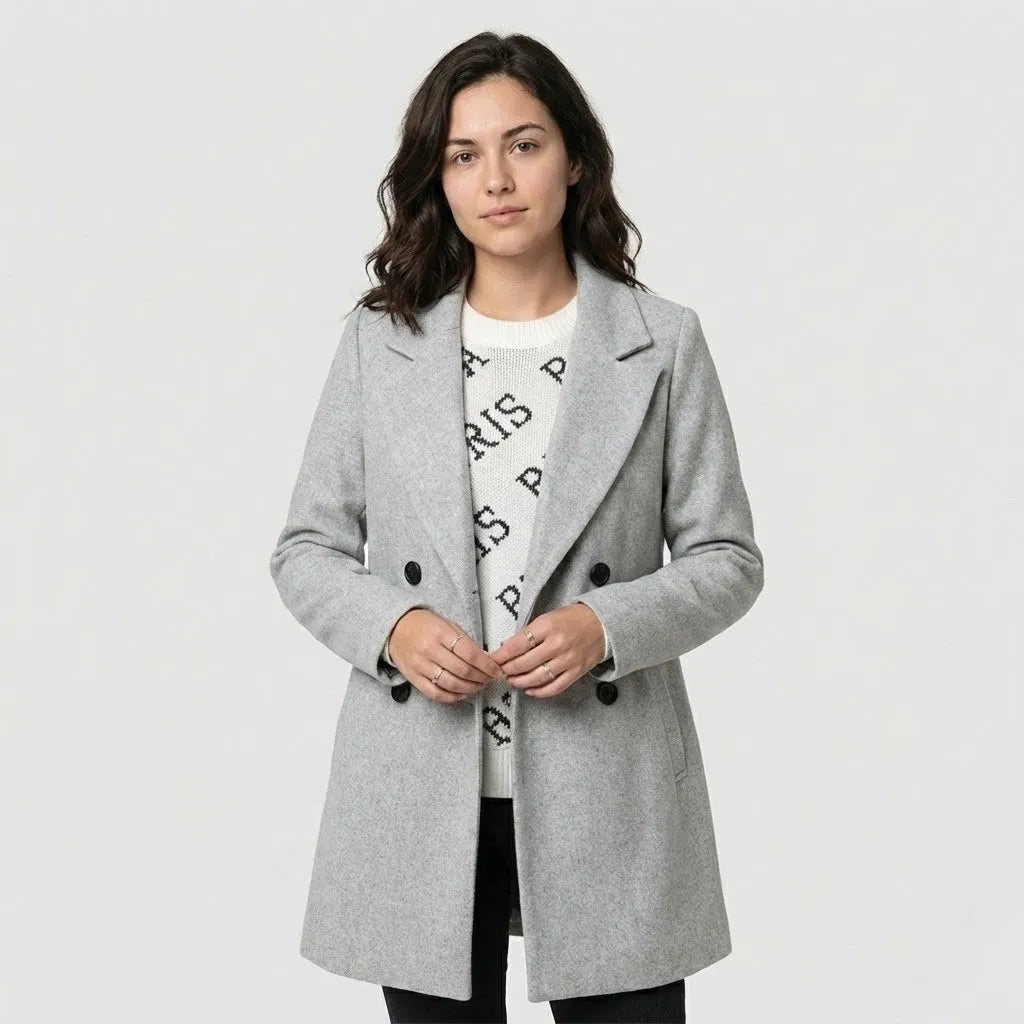Elegância urbana depurada | Casaco feminino de linhas estruturadas | Silhueta intemporal