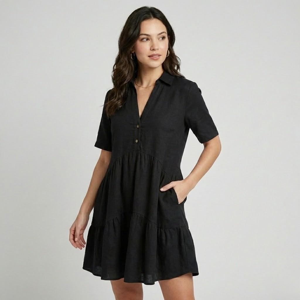 Vestido curto fluido em tecido leve | Corte solto | Design em camadas com botões