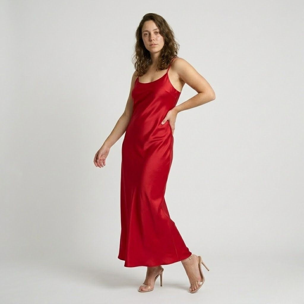 Vestido Comprido Fluido com Alças Finas e Elegância Natural