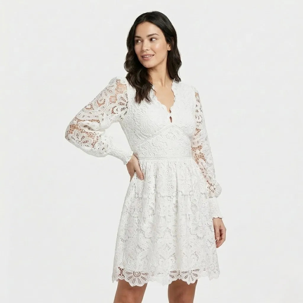 Vestido Curto em Renda | Manga Comprida | Algodão Bordado
