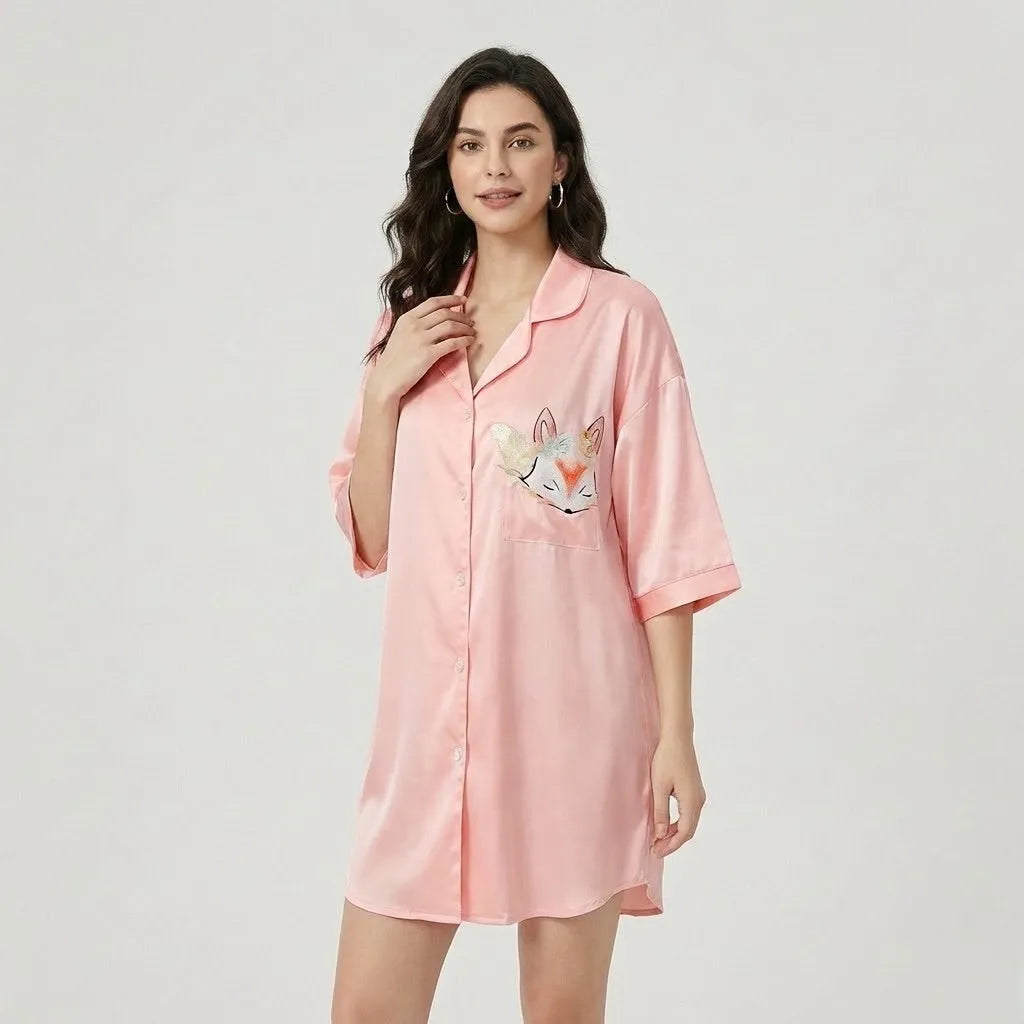Vestido camiseiro estampado em tecido leve | Corte solto | Estilo casual expressivo