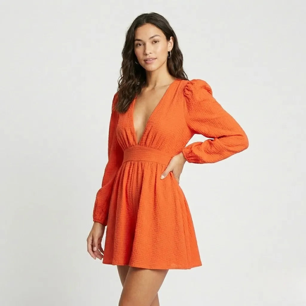 Vestido Curto Evasé | Decote Profundo | Viscose
