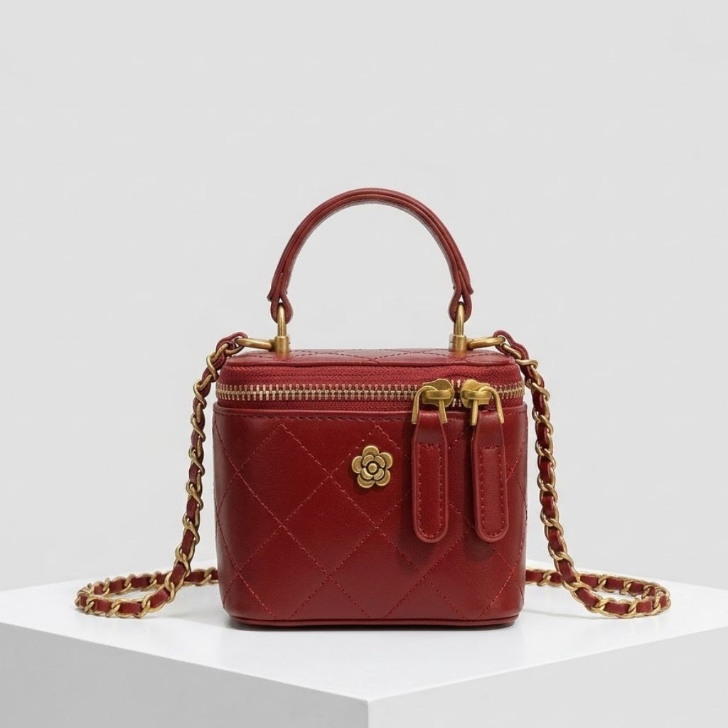 Mini Bolsa Estruturada com Alça de Mão e Corrente Tiracolo
