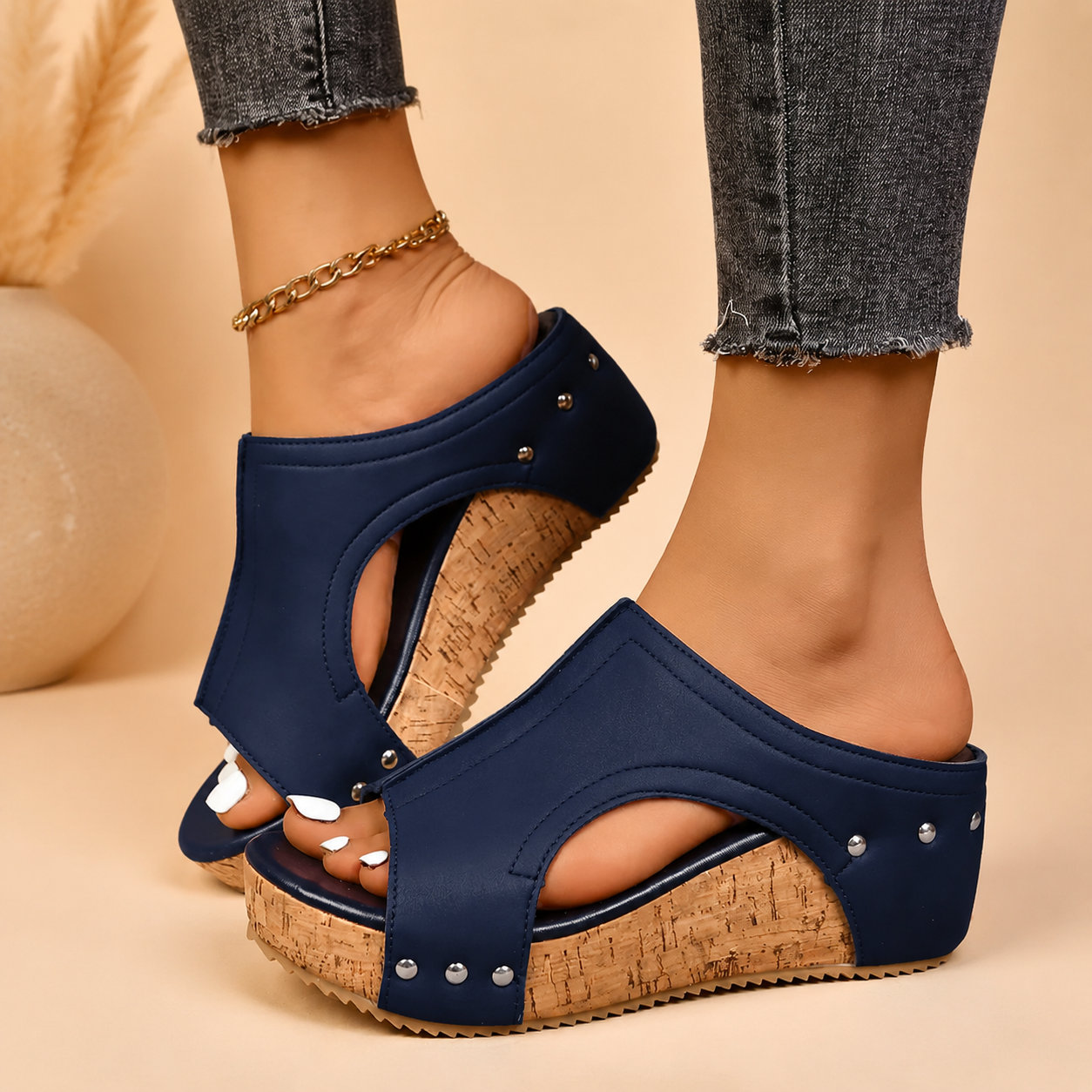 Sofia - Wedges com Studs