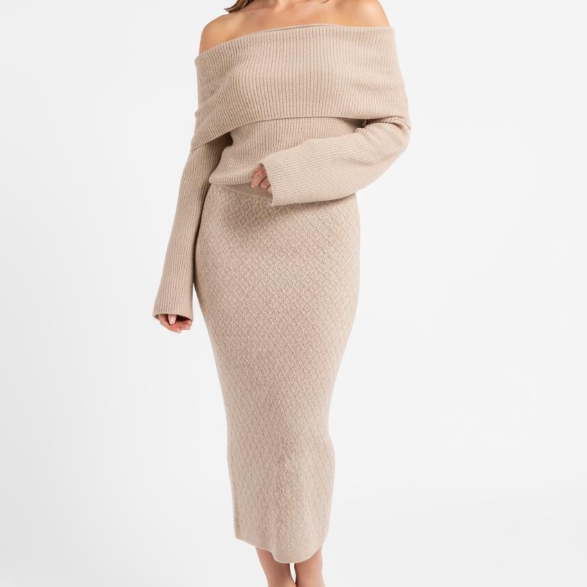 Vestido comprido justo com decote ombro a ombro para senhora